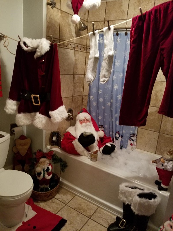kleerview farm christmas santa claus in
                      bathtub
